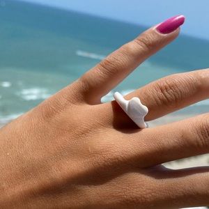 NWOT costal sea shell heart necklace